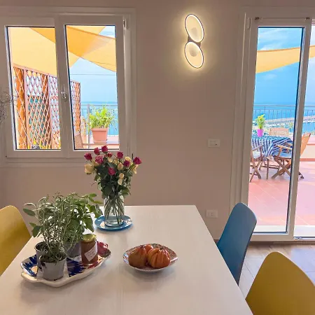 Vista Mare Borgo Peri アパート *