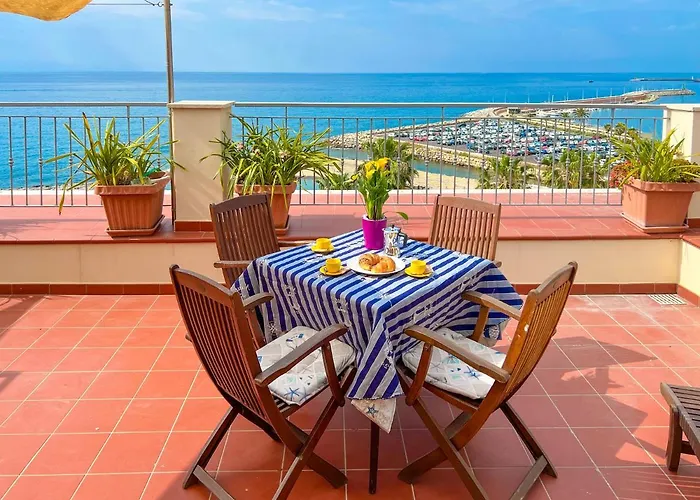 Vista Mare Borgo Peri インペリア