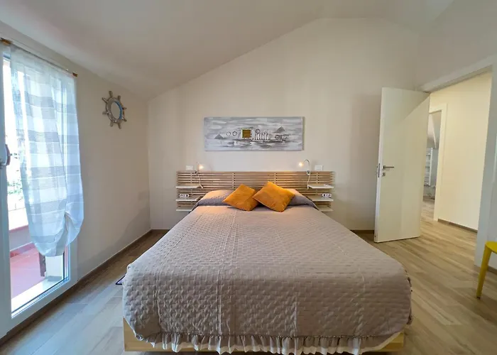Vista Mare Borgo Peri * インペリア