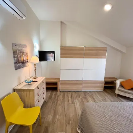 Vista Mare Borgo Peri Appartement *