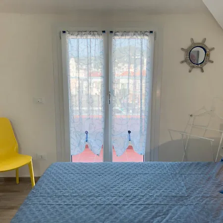 Vista Mare Borgo Peri 因佩里亚